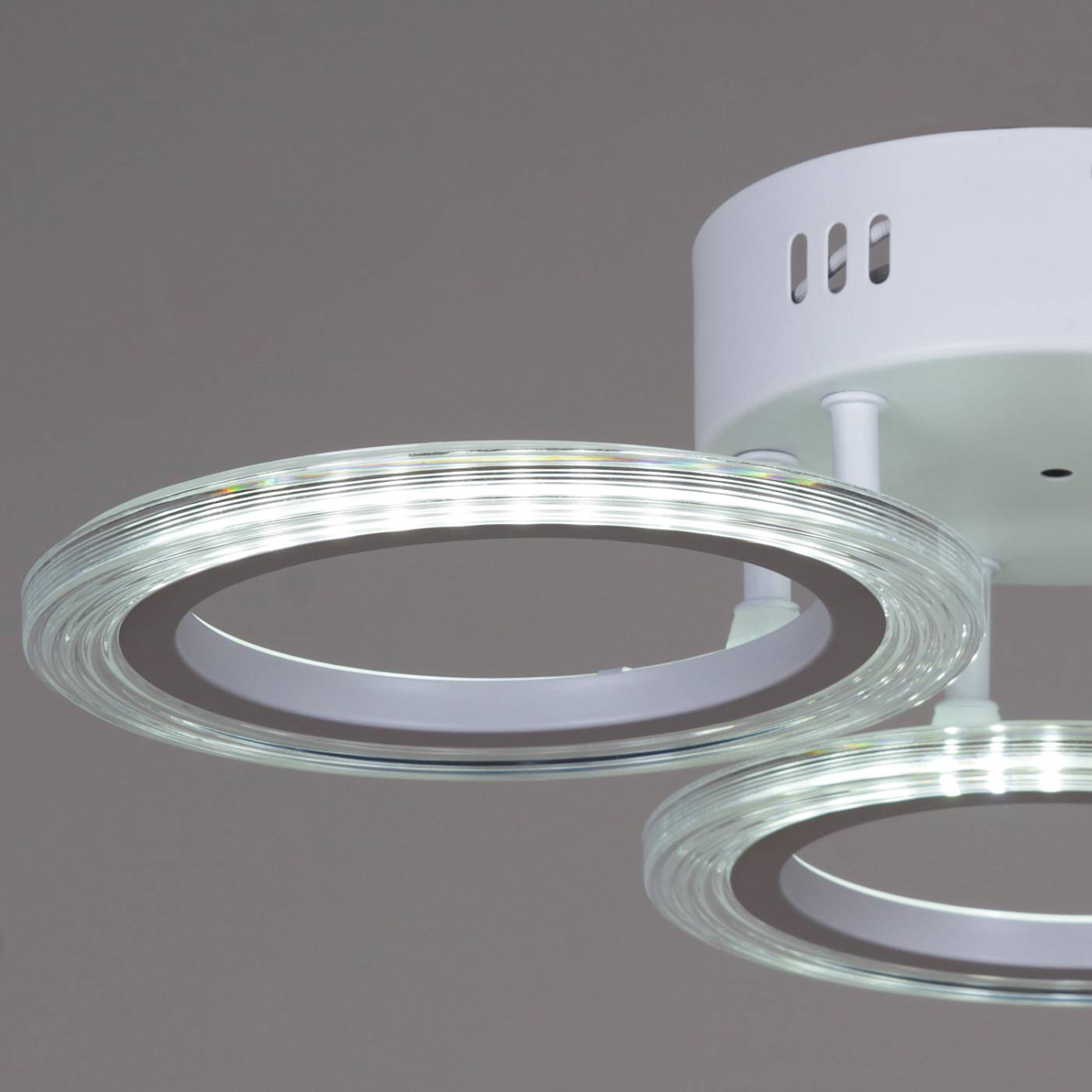 Потолочная люстра Reluce 09812-3.3-03A WH