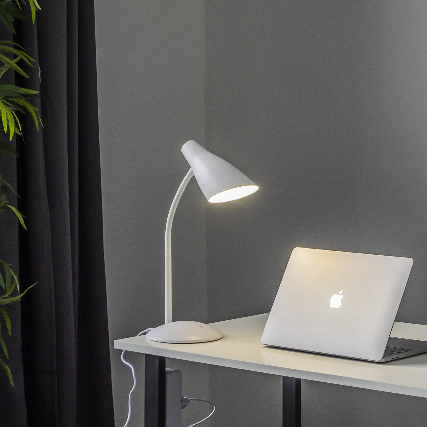 TLD-562 White/LED/360Lm/4500K/Dimmer Настольная лампа Uniel TLD-562 White/LED/360Lm/4500K/Dimmer