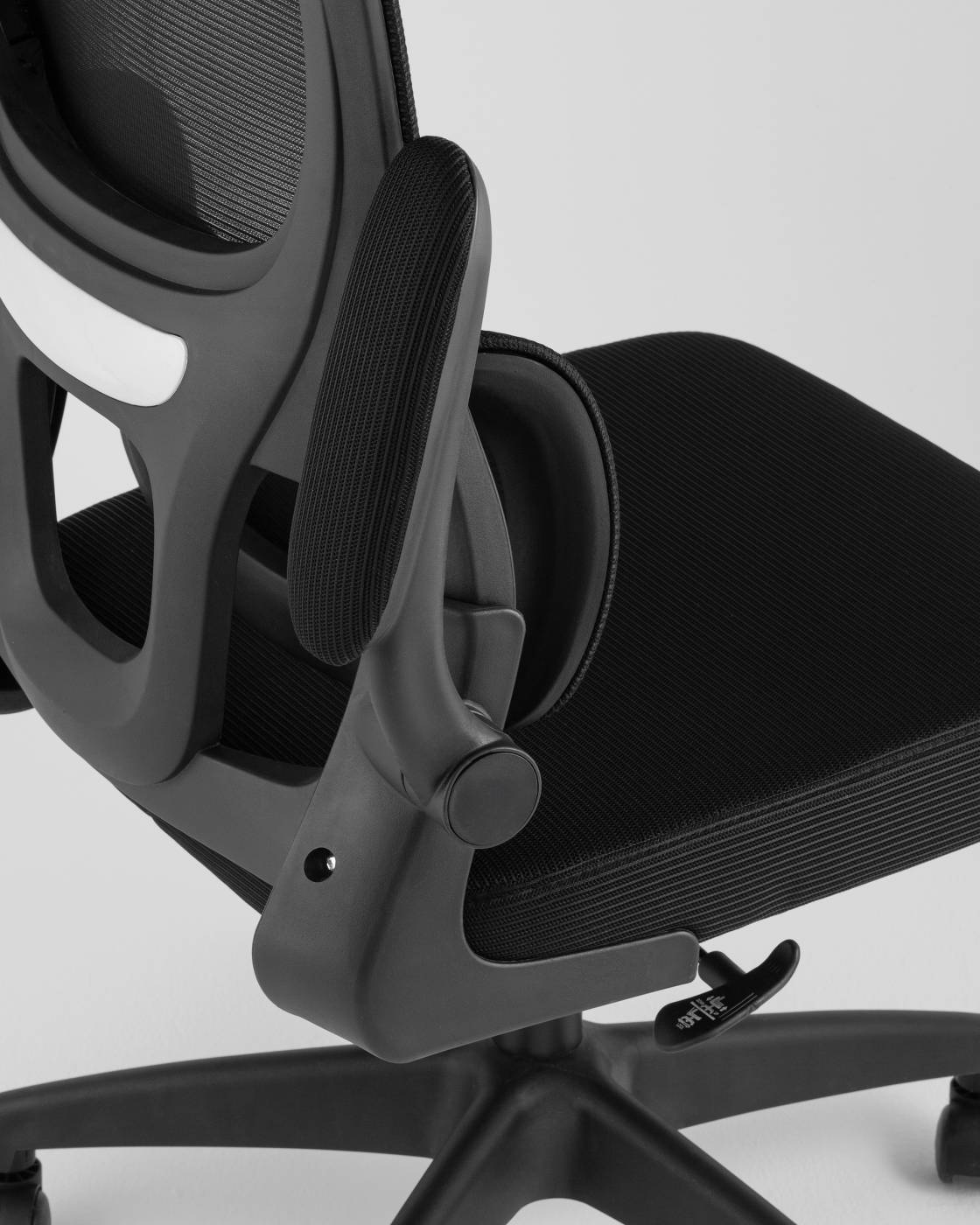 Офисное кресло Stool Group OUE-2529 black