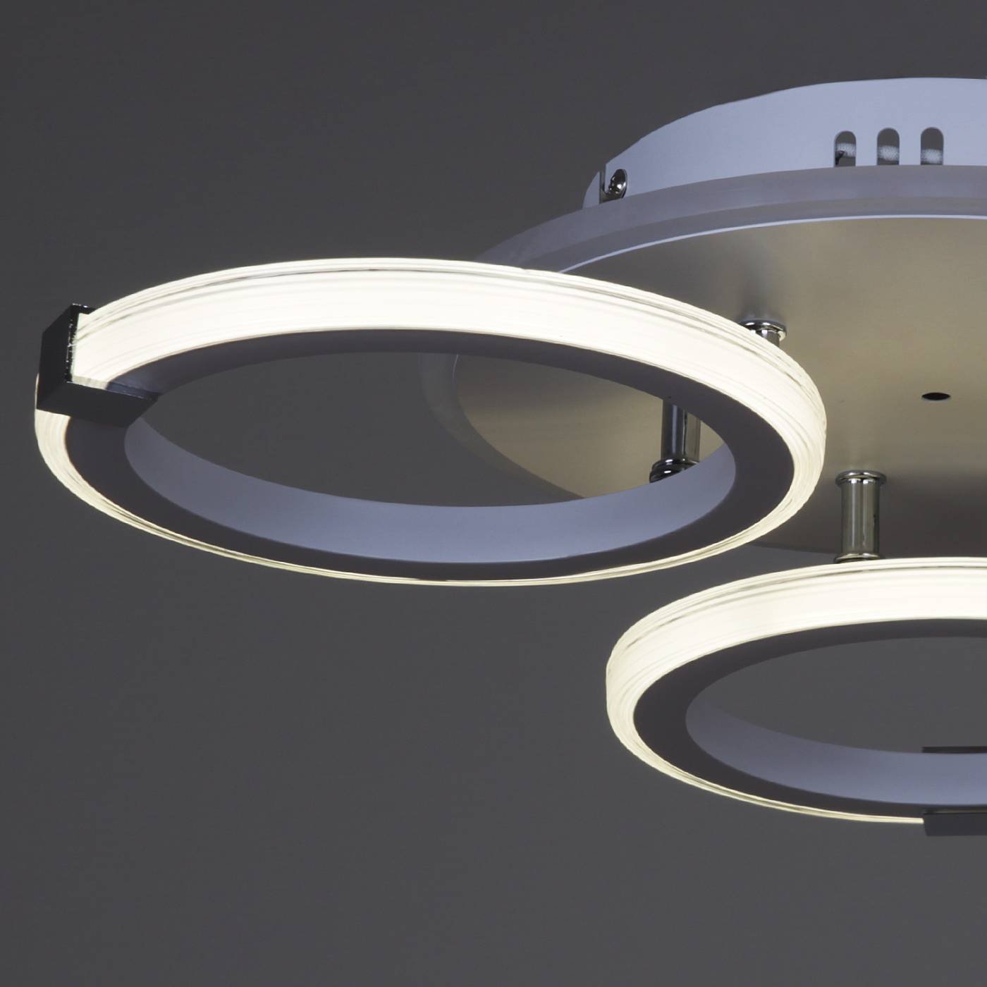 Потолочная люстра Reluce 06319-3.3-03 WH+CR (RGB)