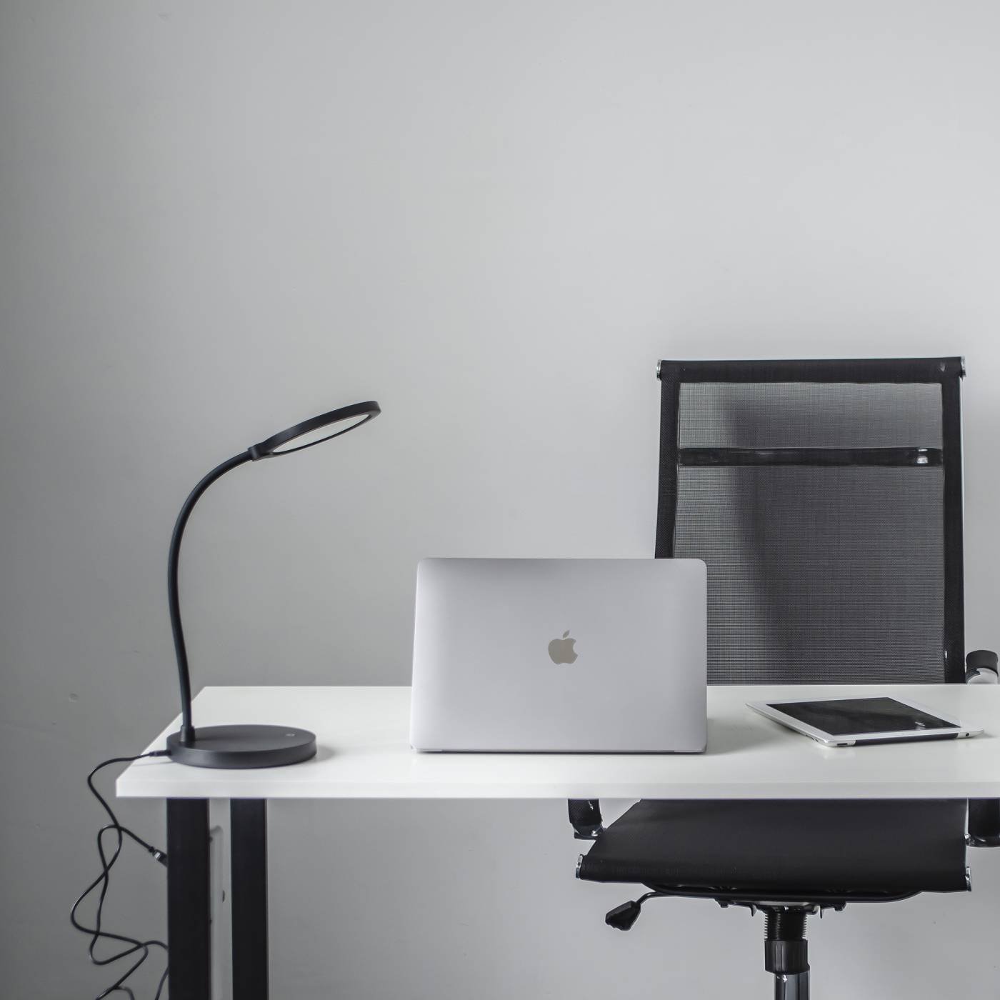 Настольная лампа Uniel TLD-553 Black/LED/400Lm/4500K/Dimmer/USB