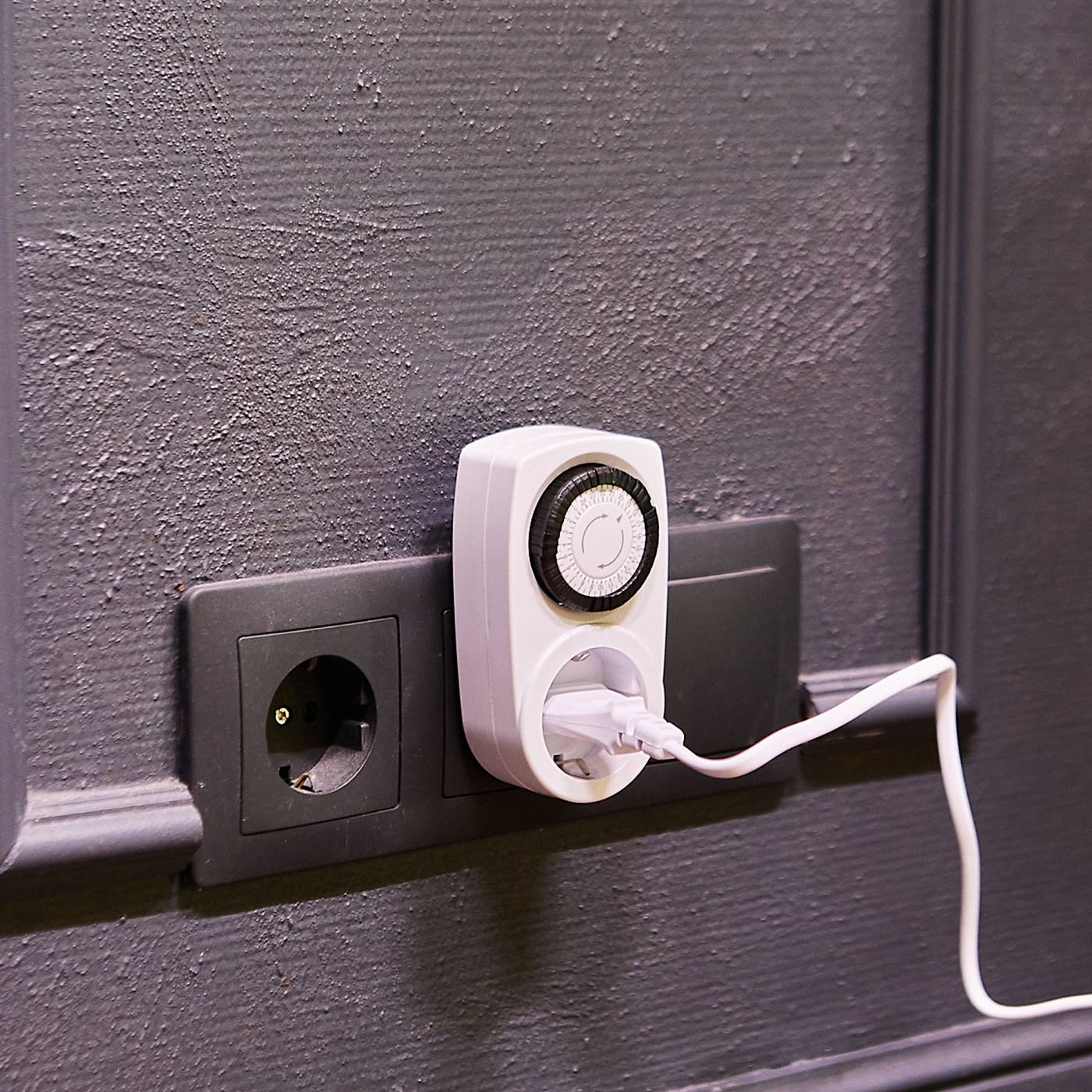 Таймер механический с розеткой Uniel UST-M10 WHITE