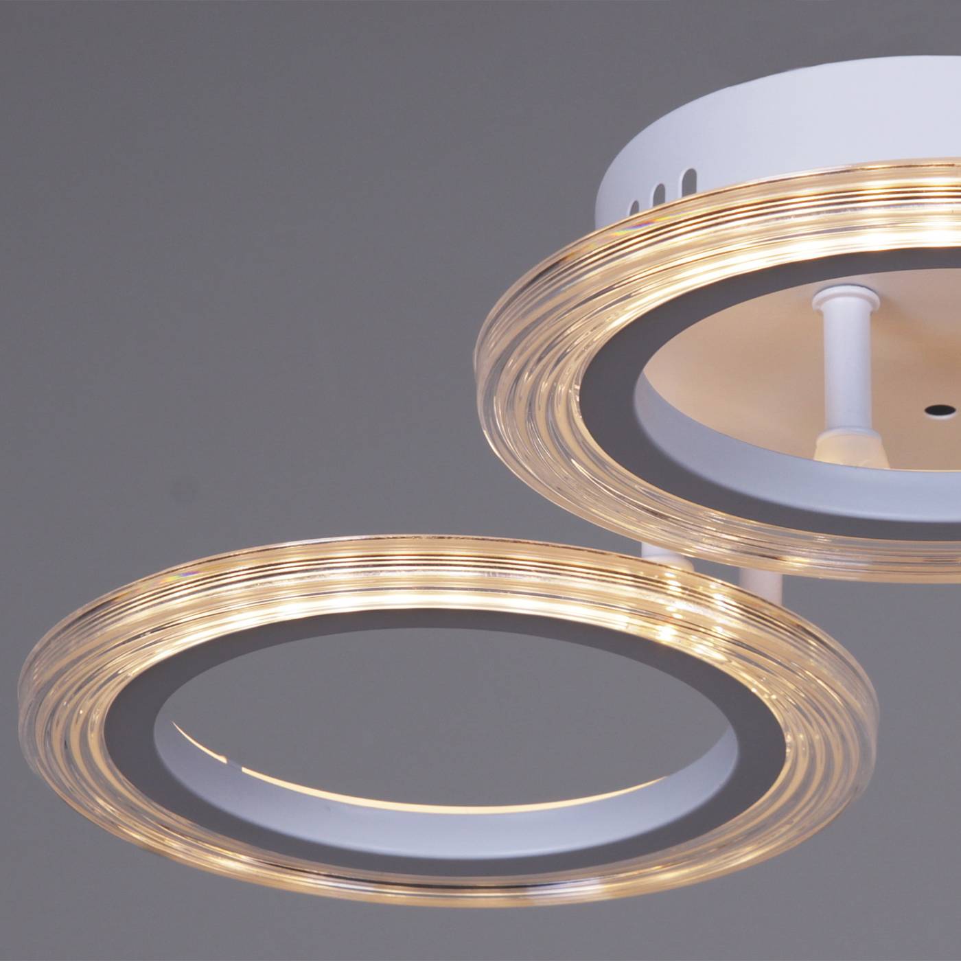 Потолочная люстра Reluce 09812-3.3-03A WH