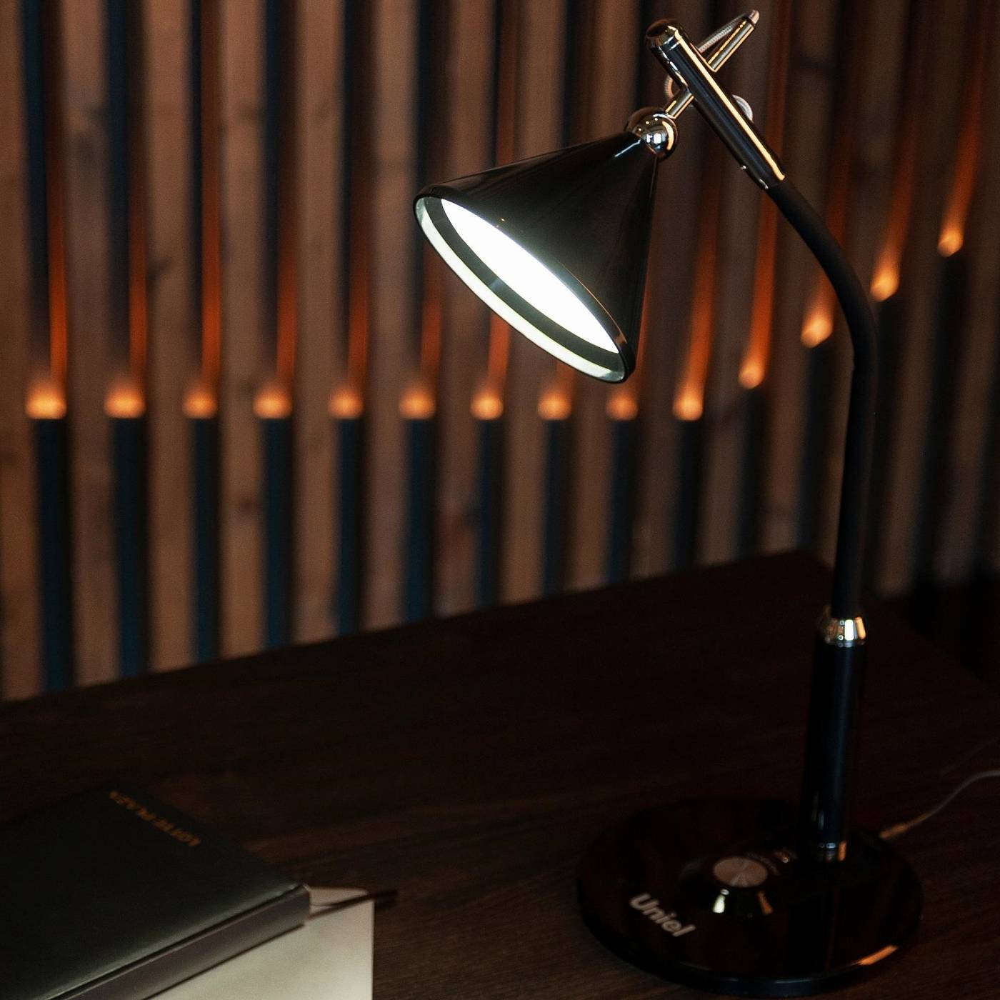 Настольная лампа Uniel TLD-569 Black/LED/400Lm/2700-5500K/Dimmer