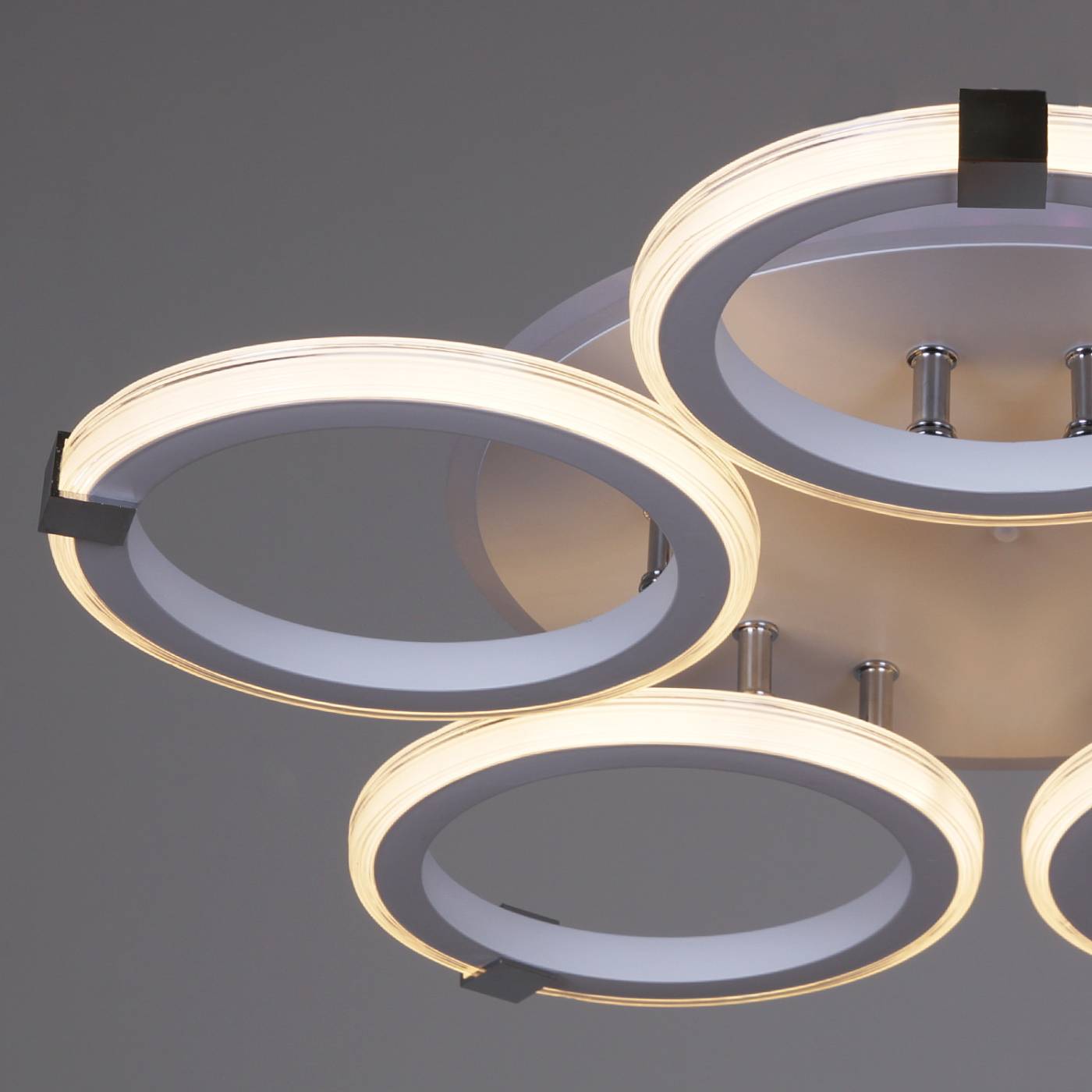 Потолочная люстра Reluce 06319-3.3-05 WH+CR (RGB)