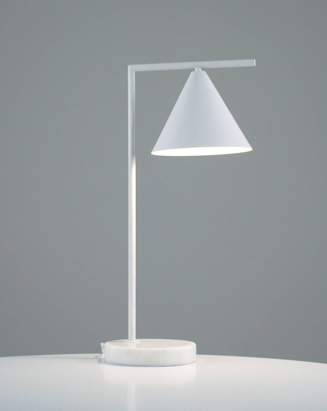 V11063-1T Настольная лампа Moderli Omaha V11063-1T