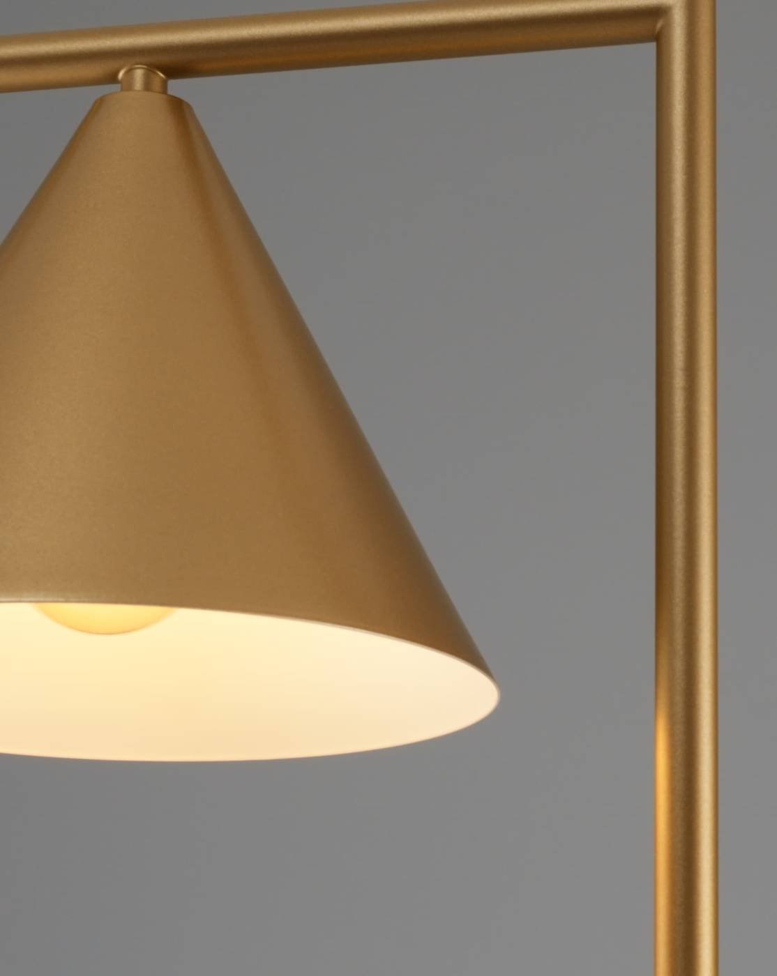 V11592-1F Торшер Moderli Omaha V11592-1F