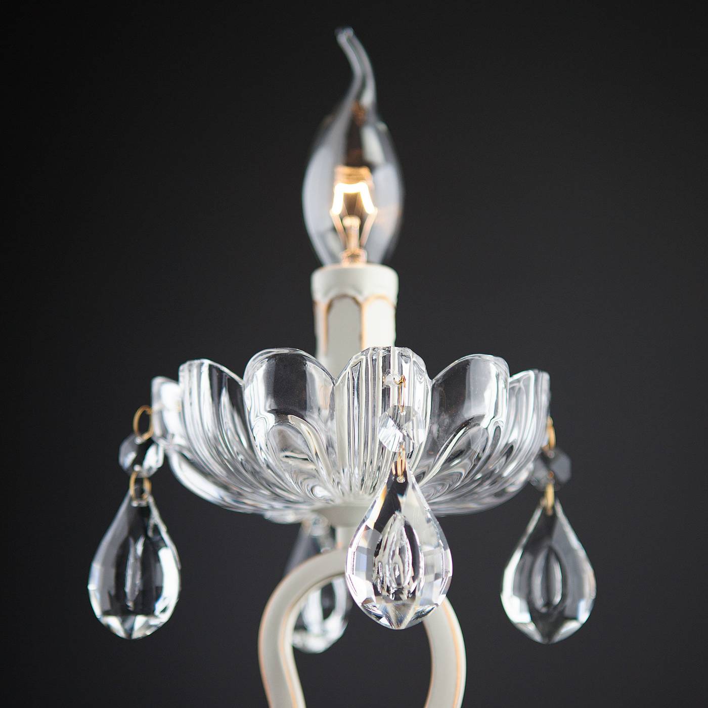 12205/1T белый Strotskis Настольная лампа Eurosvet Etna 12205/1T белый Strotskis