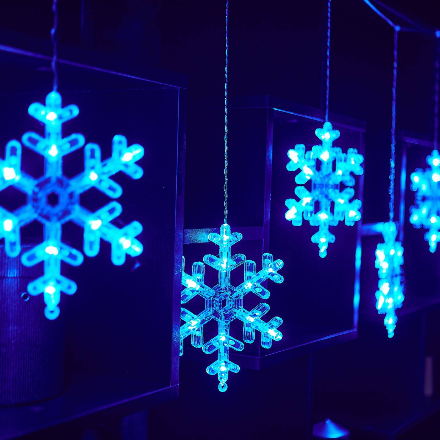 Занавес фигурный светодиодный, 1,5х0,3м Uniel ULD-E1503-072/DTA BLUE IP20 SNOWFLAKES-3