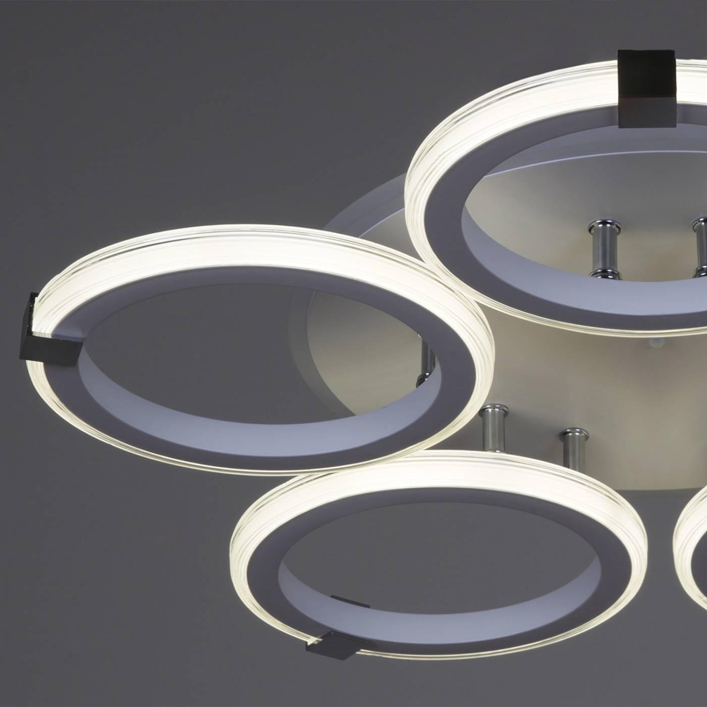 Потолочная люстра Reluce 06319-3.3-05 WH+CR (RGB)