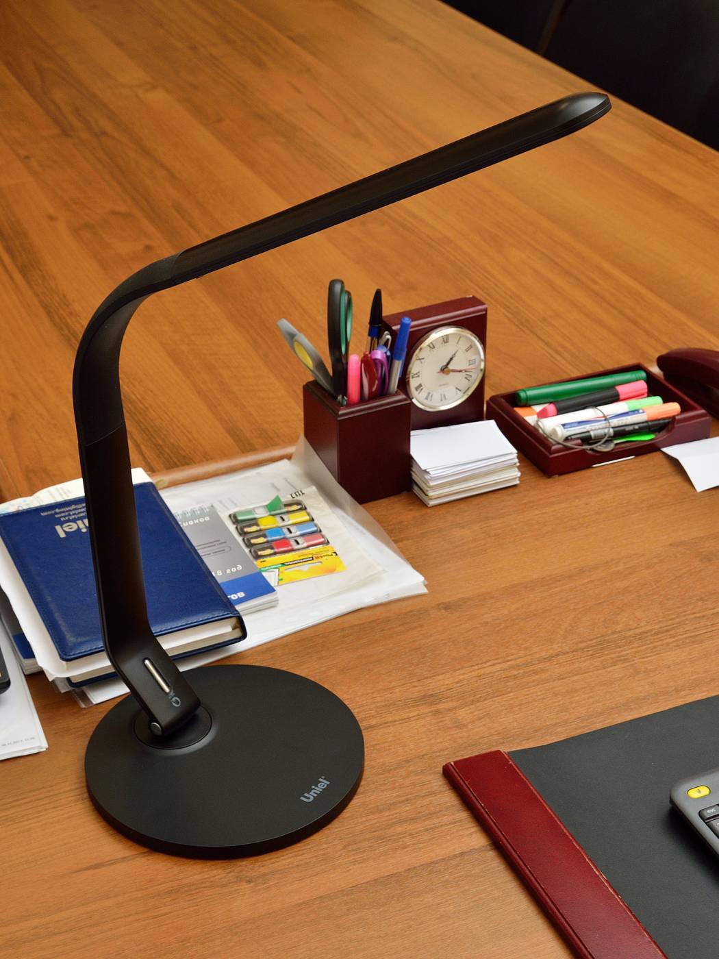 Настольная лампа Uniel TLD-555 Black/LED/500Lm/5500K/Dimmer/USB