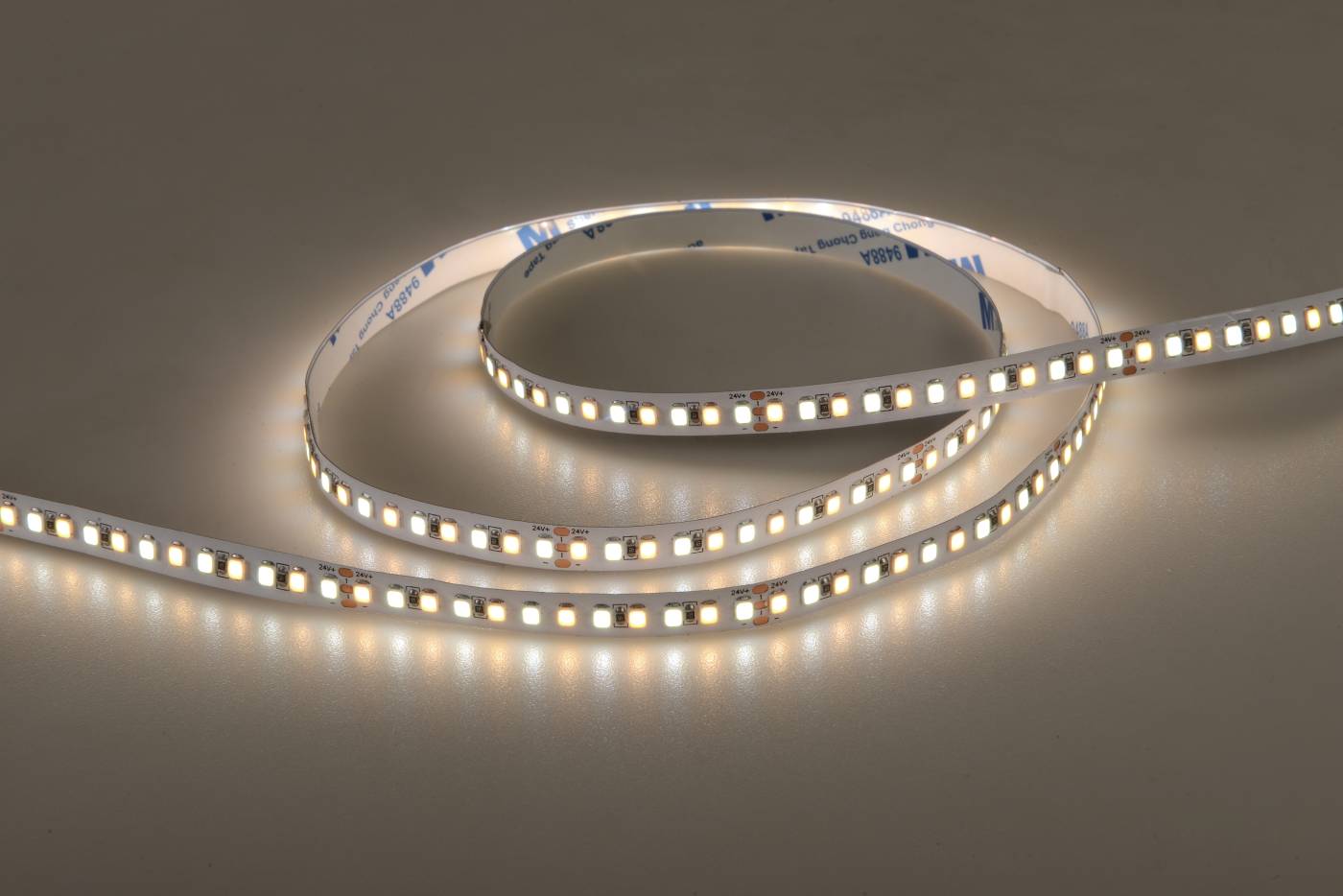 CLT 1.002 10W 24V SMD 2700-6500K IP20 Светодиодная лента Line Crystal Lux CLT 1.002 10W 24V SMD 2700-6500K IP20