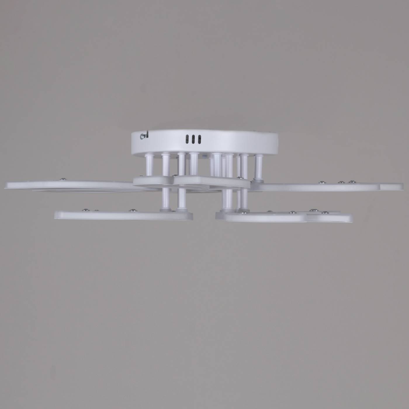 Потолочная люстра Reluce 00150-0.3-4+4 WH