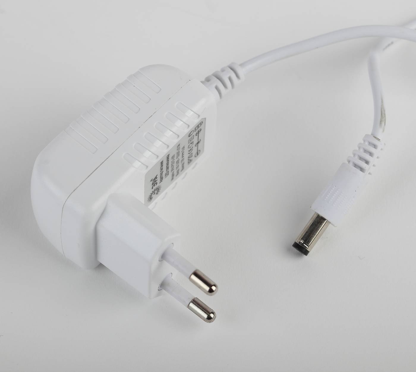 Офисная настольная лампа ЭРА NLED-452-9W-W