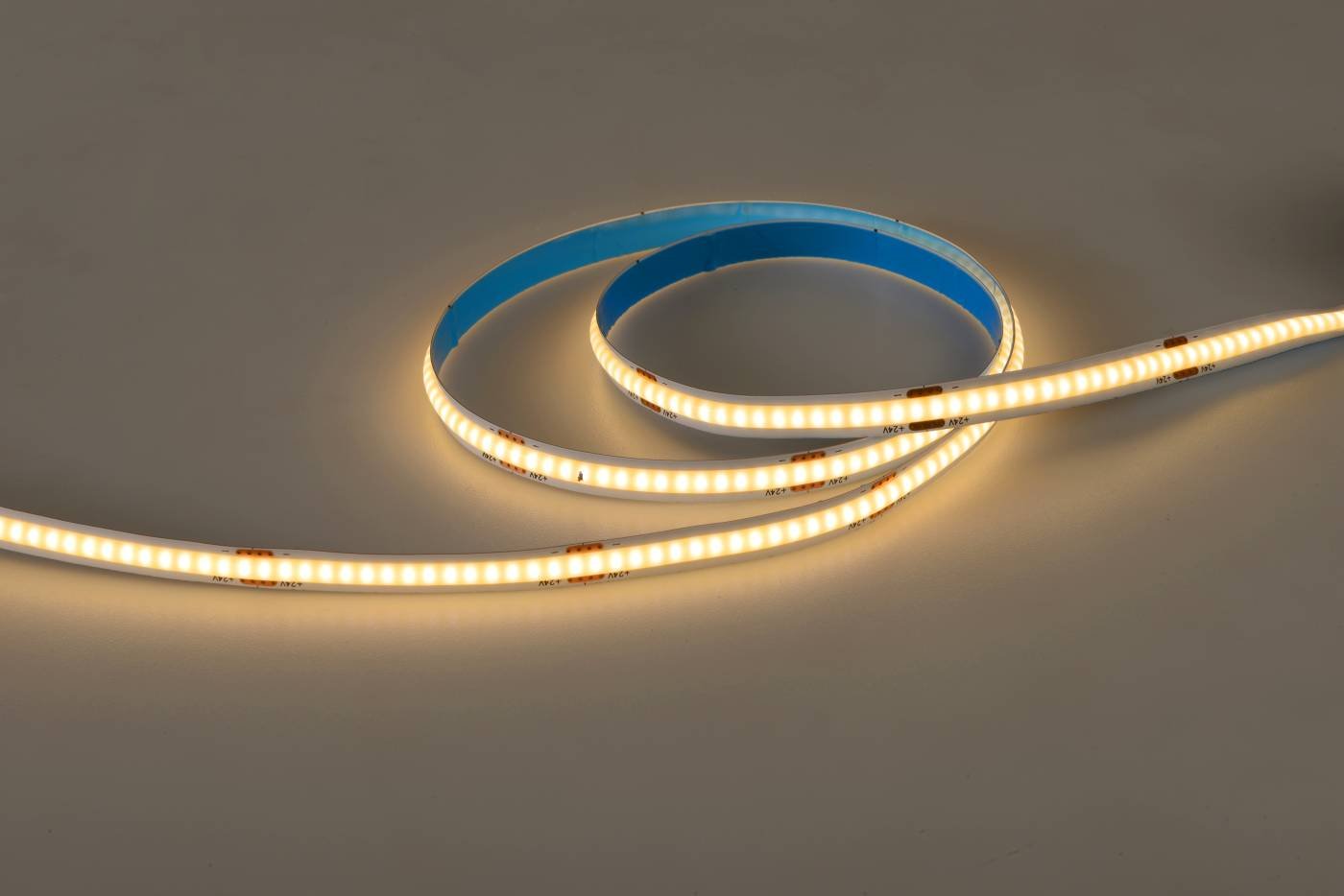 CLT 1.001 10W 24V COB 3000K IP20 Светодиодная лента Line Crystal Lux CLT 1.001 10W 24V COB 3000K IP20
