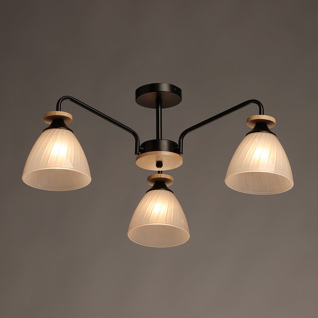 Потолочная люстра De Markt Дэла 635018003