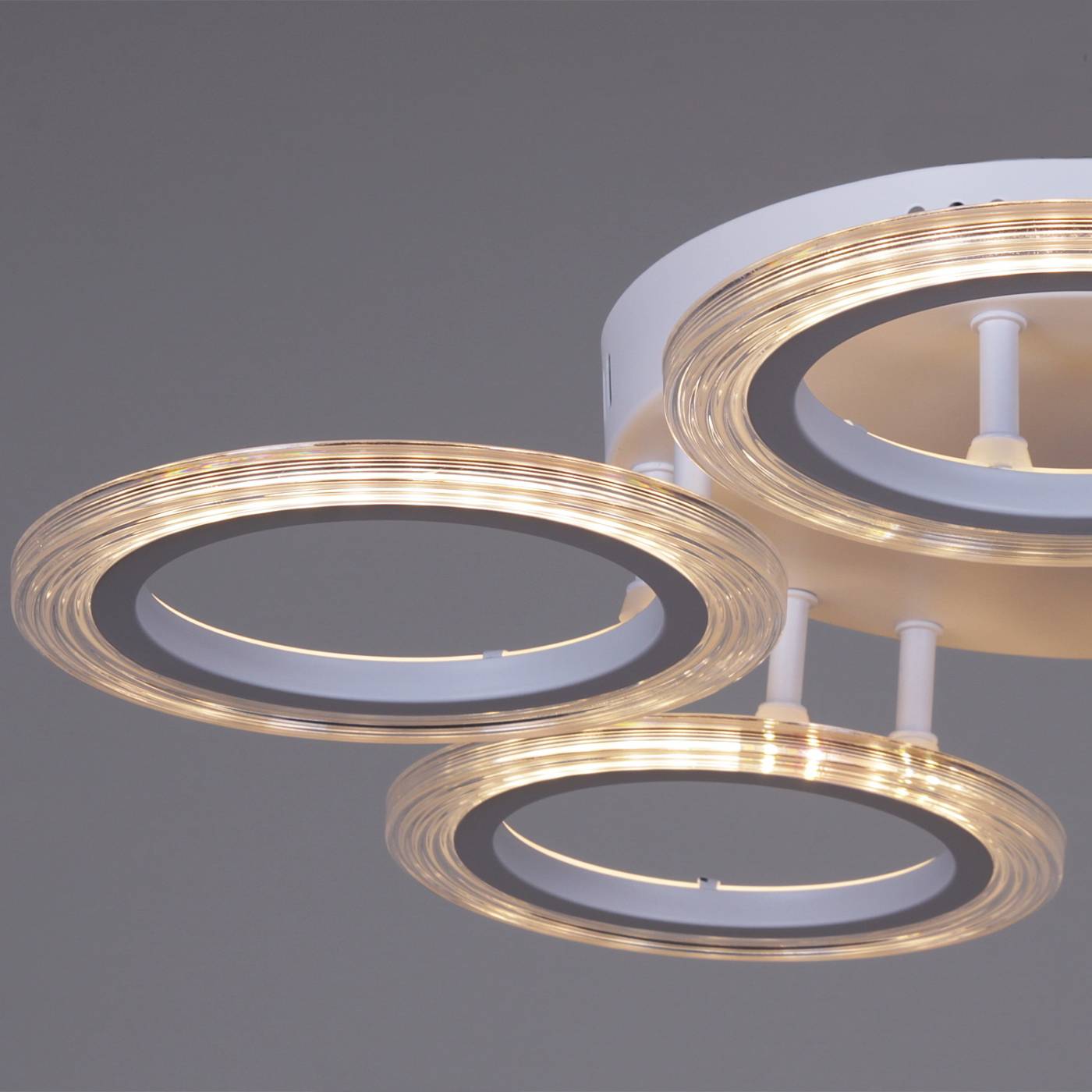 Потолочная люстра Reluce 09812-3.3-05A WH