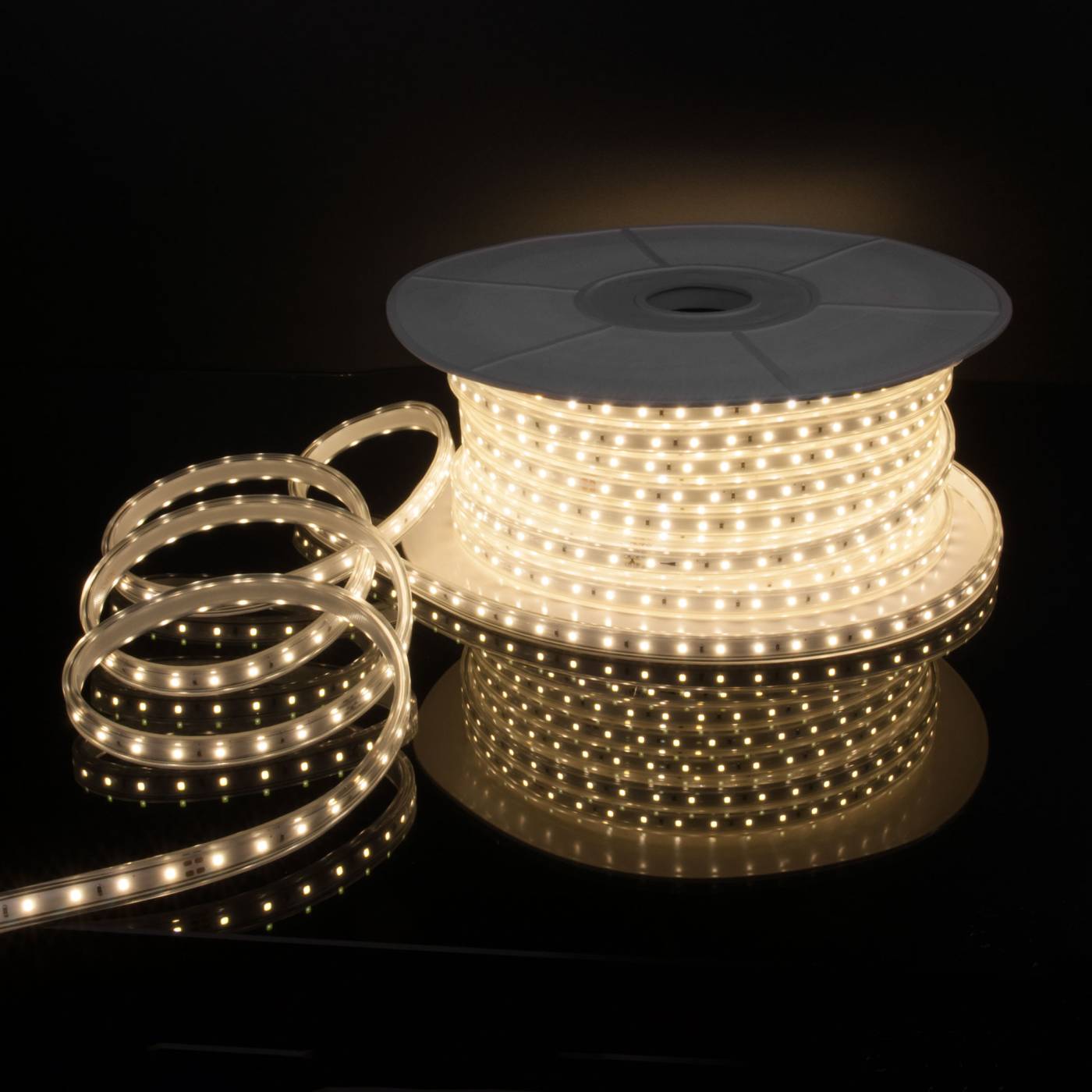 Лента светодиодная 220V 14,4W 120Led 2835 IP65 4200 дневной белый, 50 м (LS015 220V) LED лента Elektrostandard LS015 220V Лента светодиодная 220V 14,4W 120Led 2835 IP65 4200 дневной белый, 50 м (LS015 220V) a053639