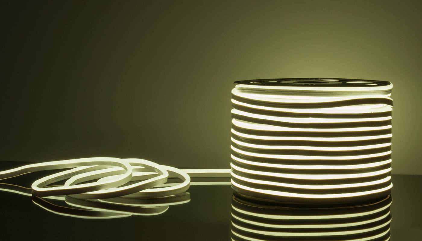 Гибкий неон LS001 220V 9.6W 120Led 2835 IP67 6500K односторонний холодный белый, 50 м LED лента Elektrostandard Гибкий неон LS001 220V 9.6W 120Led 2835 IP67 6500K односторонний холодный белый, 50 м a040597