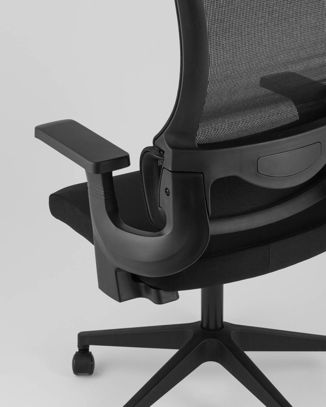 Кресло офисное Stool Group Vantage WH-978A black