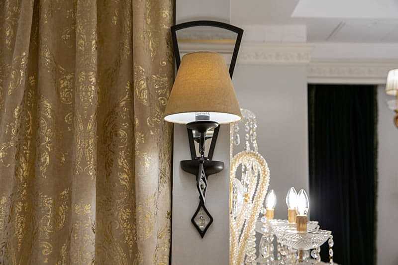 Настенное бра L'Arte Luce CAPRI L15021.37