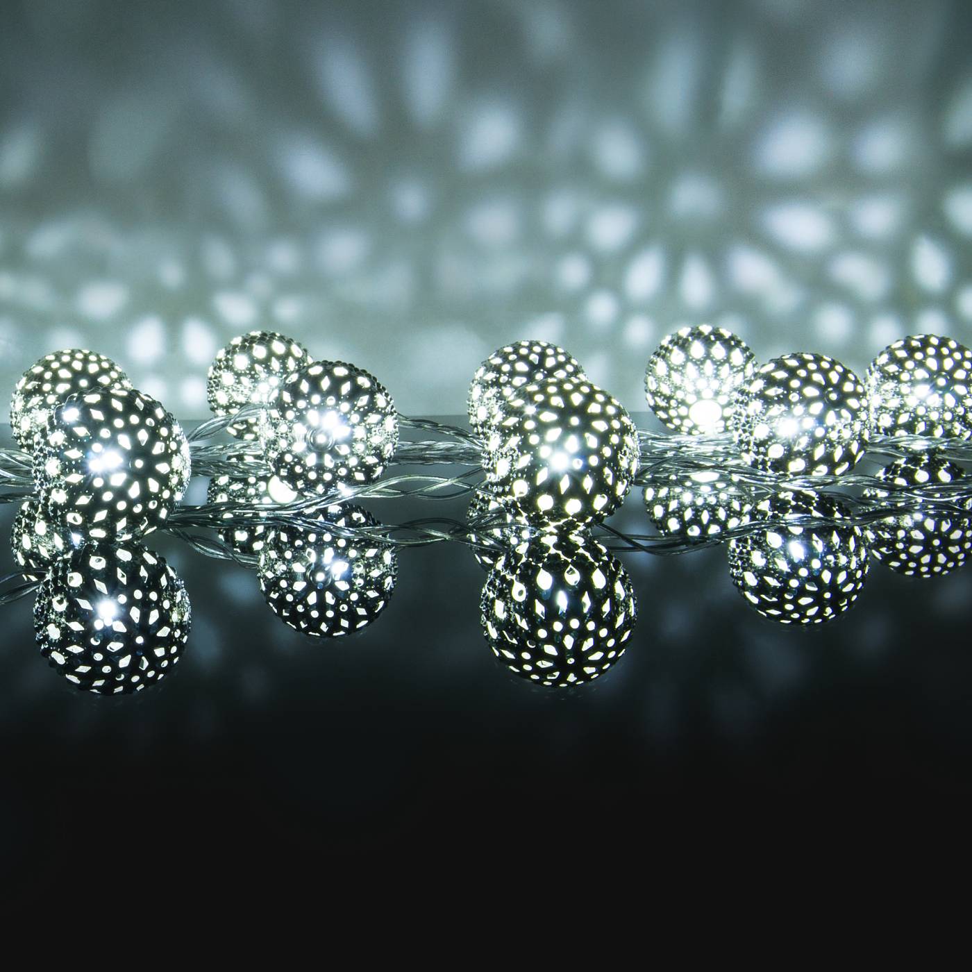 400-003 хром/белый с эффектом мерцания 2,8м IP20 Гирлянда Eurosvet 400-003 400-003 хром/белый с эффектом мерцания 2,8м IP20