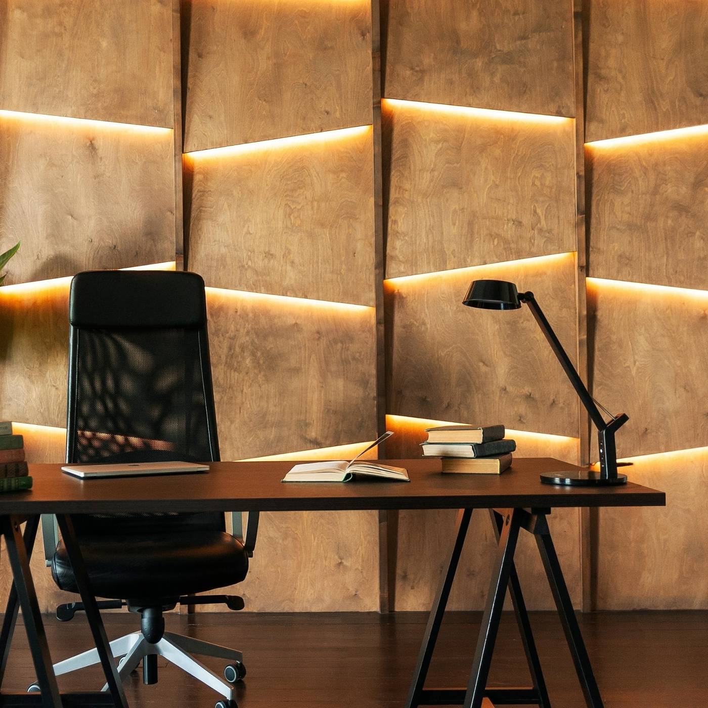 TLD-570 Black/LED/500Lm/2700-5500K/Dimmer Настольная лампа Uniel TLD-570 Black/LED/500Lm/2700-5500K/Dimmer