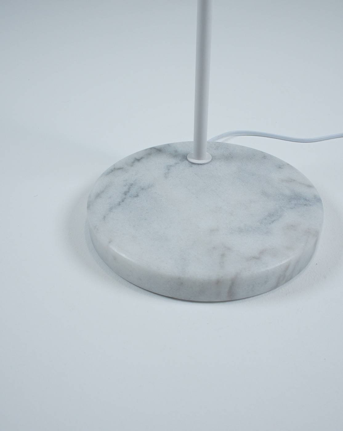 V11593-1F Торшер Moderli Omaha V11593-1F