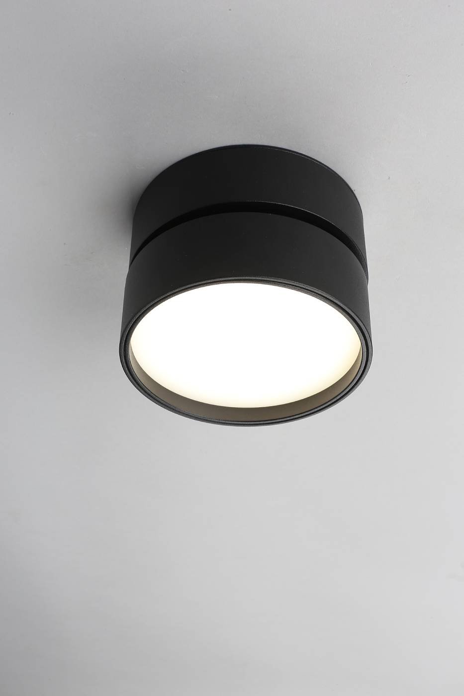 OML-101319-18 Накладной светильник Omnilux Lenno OML-101319-18