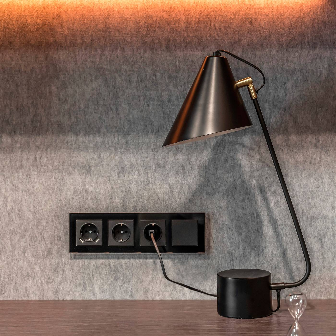 W0041108/ Рамка на 4 поста Favorit (черный,стекло) Рамка Werkel W0041108/ Рамка на 4 поста Favorit (черный,стекло)