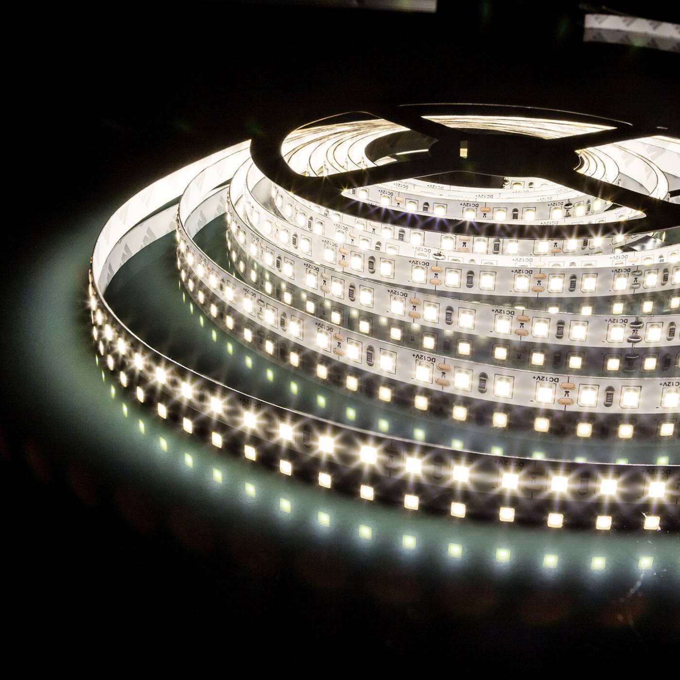 Лента светодиодная 120Led 9,6W IP65 4200K дневной белый (2835 12V 120Led 9,6W IP65) LED лента Elektrostandard 12V 9,6W IP65 Лента светодиодная 120Led 9,6W IP65 4200K дневной белый (2835 12V 120Led 9,6W IP65) a052850