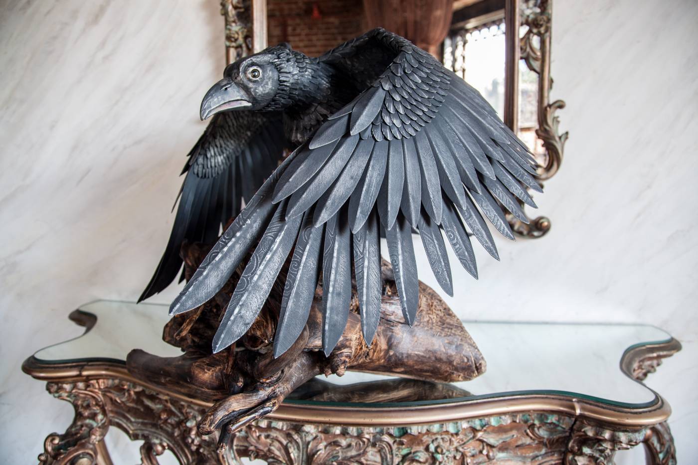 YS15 Декоративная лампа ArtCore Ворон YS15