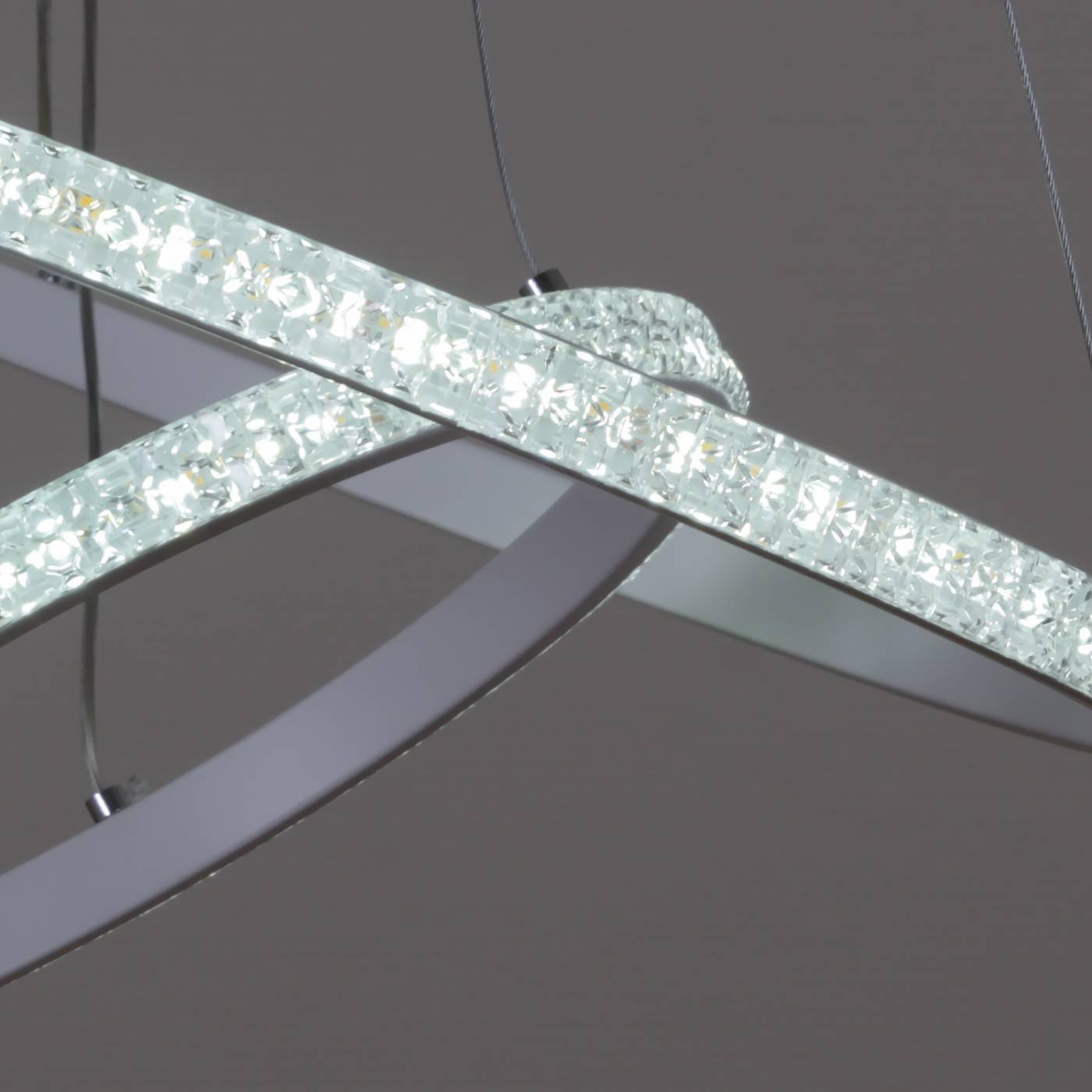 Подвесная люстра Reluce 06315-3.9-02 WH