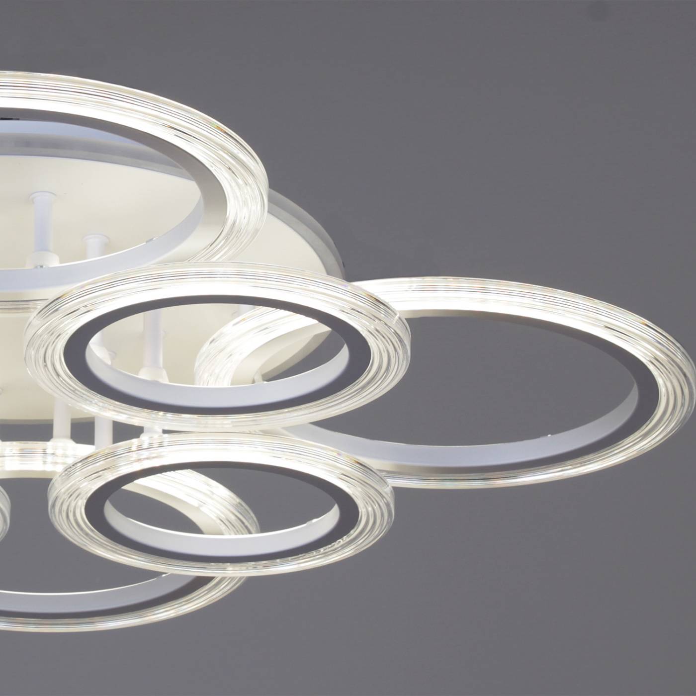 Потолочная люстра Reluce 09812-3.3-4+4A WH (RGB)