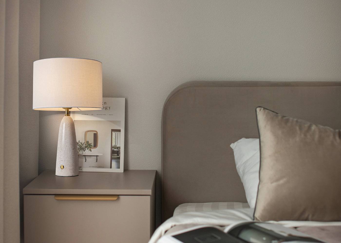 FR2054TL-01BS2 Настольная лампа Freya MarmoLatte FR2054TL-01BS2