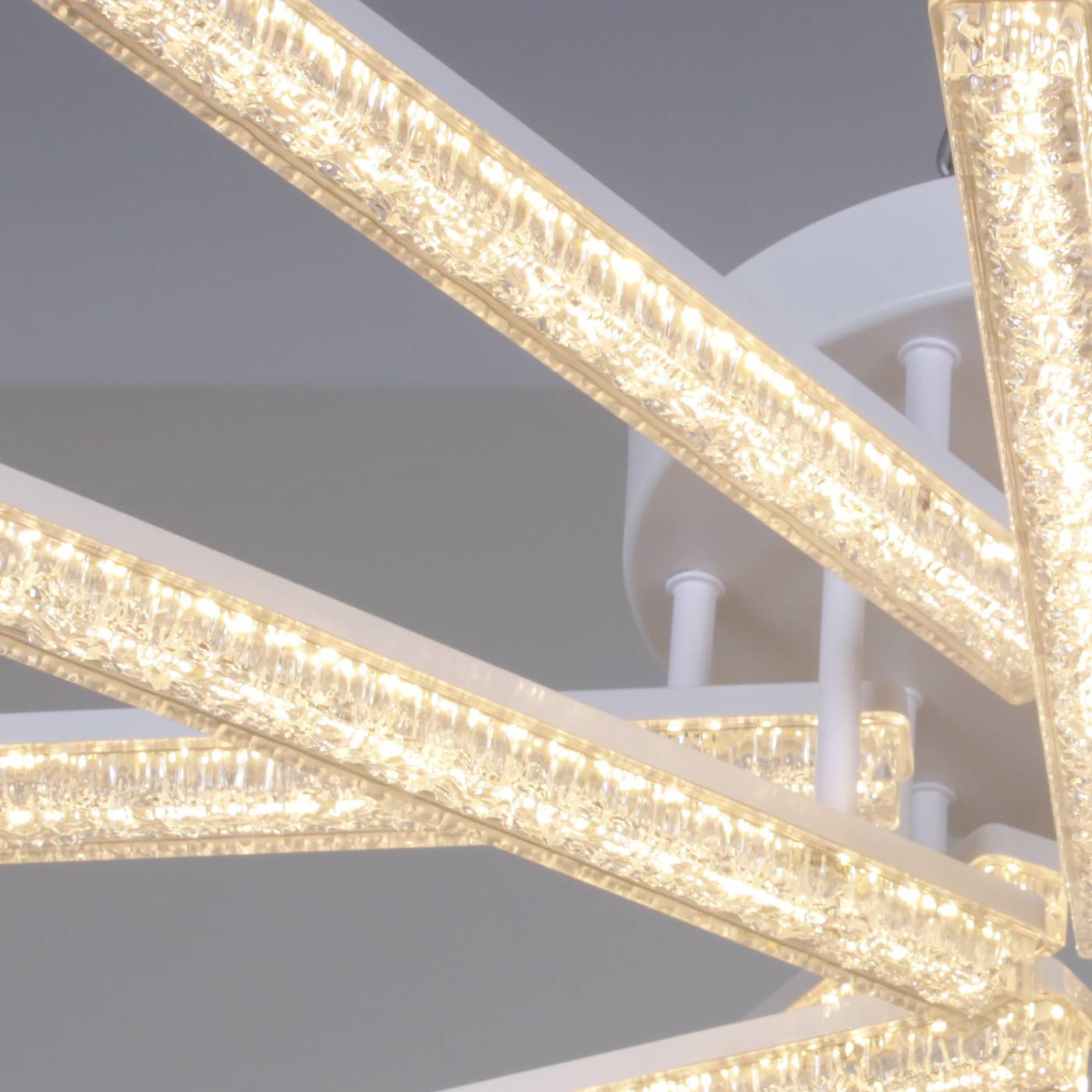 Потолочная люстра Reluce 68290-0.3-6+6 WH