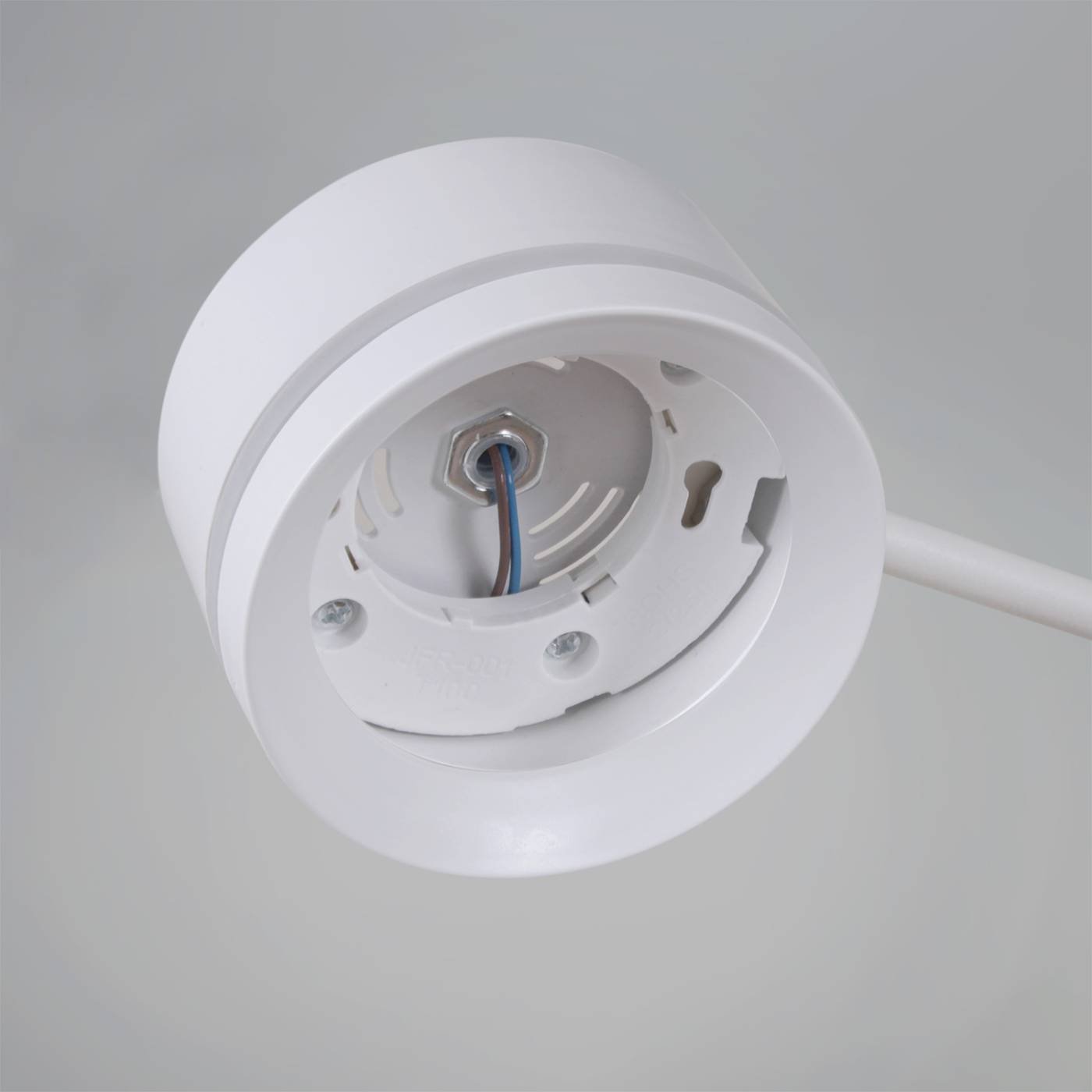 Потолочная люстра Reluce 20590-0.3-3+1 White