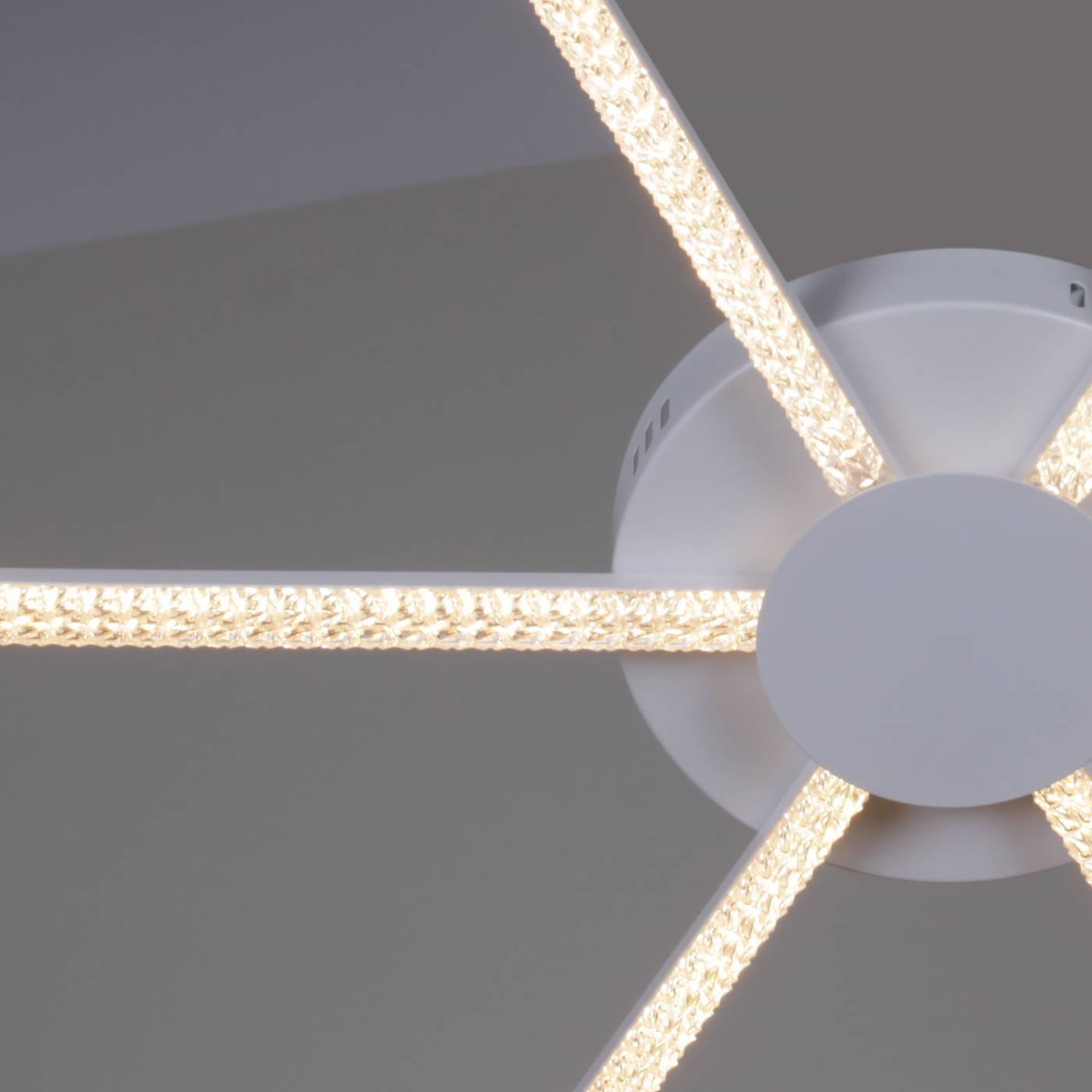 Потолочная люстра Reluce 06537-0.3-3+3 WH