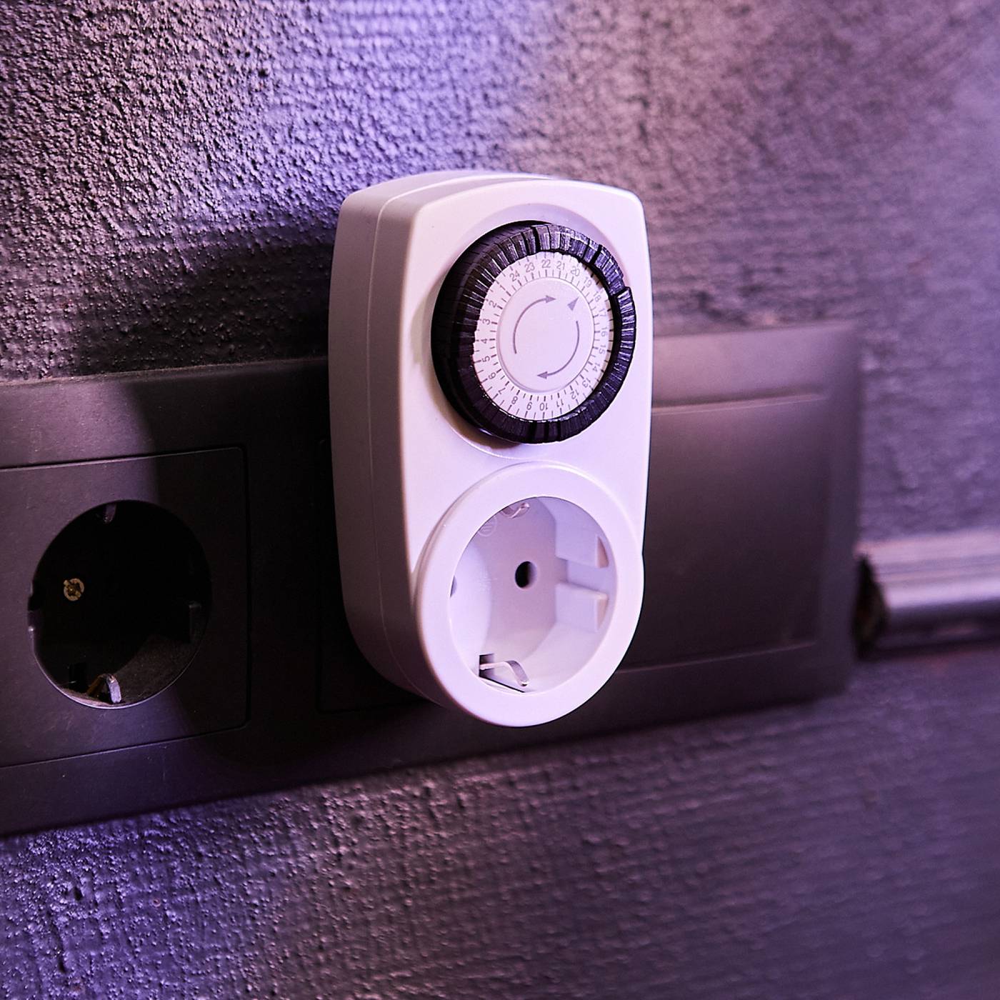 Таймер механический с розеткой Uniel UST-M10 WHITE