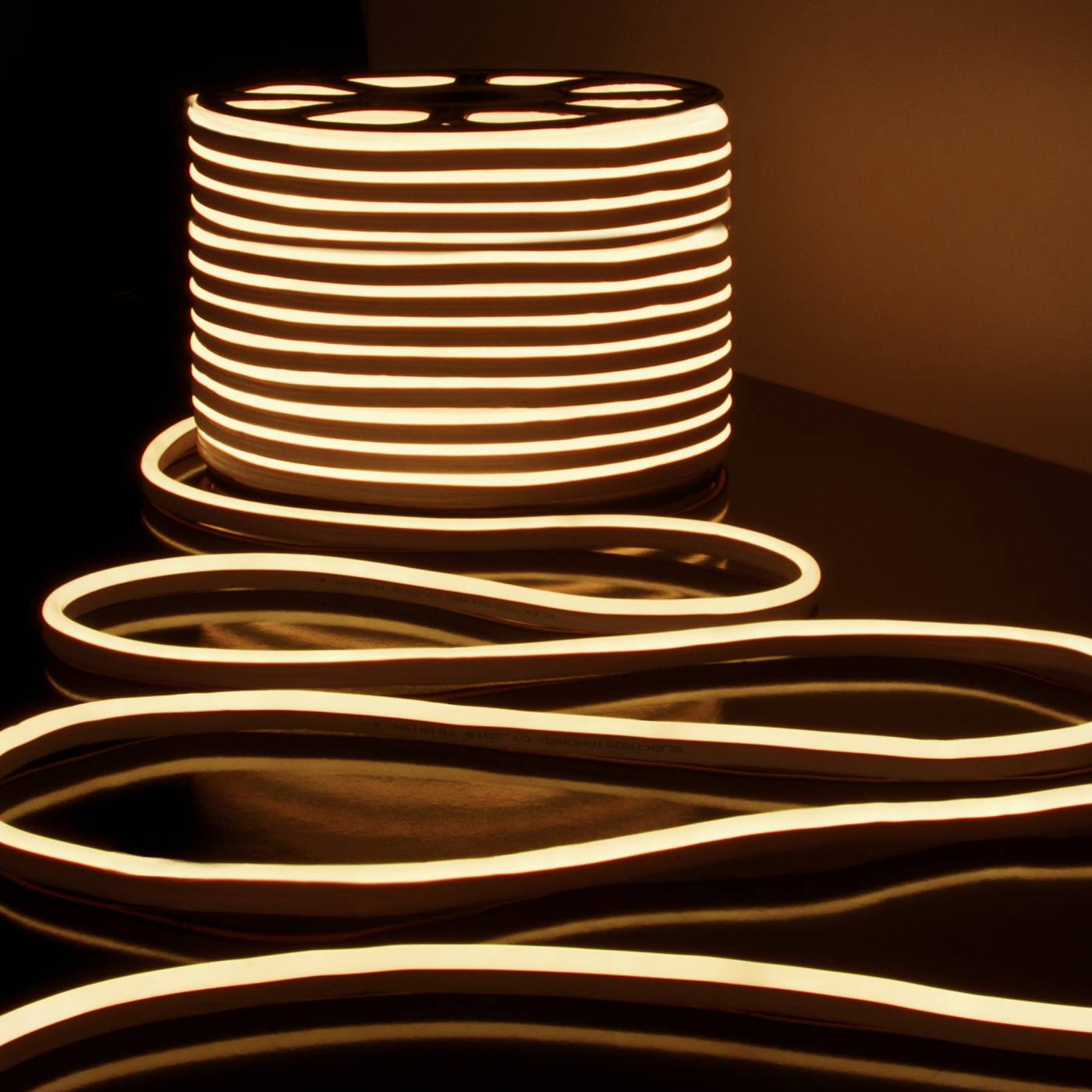 Гибкий неон LS001 220V 9.6W 120Led 2835 IP67 3300K односторонний теплый белый, 50 м Светодиодный шнур Elektrostandard LS 001 220V 9,6 IP67 Гибкий неон LS001 220V 9.6W 120Led 2835 IP67 3300K односторонний теплый белый, 50 м a052995
