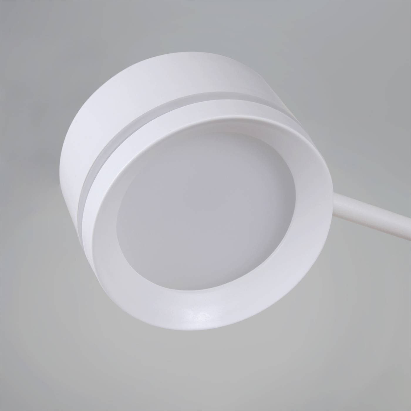 Потолочная люстра Reluce 20590-0.3-3+1 White