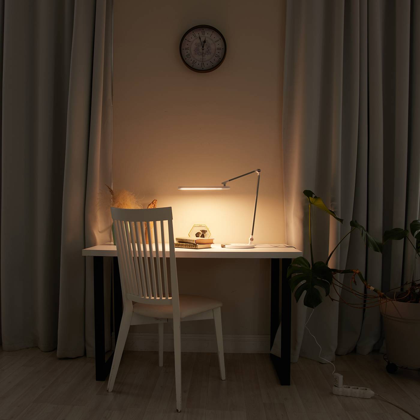 Настольная лампа Uniel Ulm ULM-D113 18W/3000-6000K/DIM WHITE