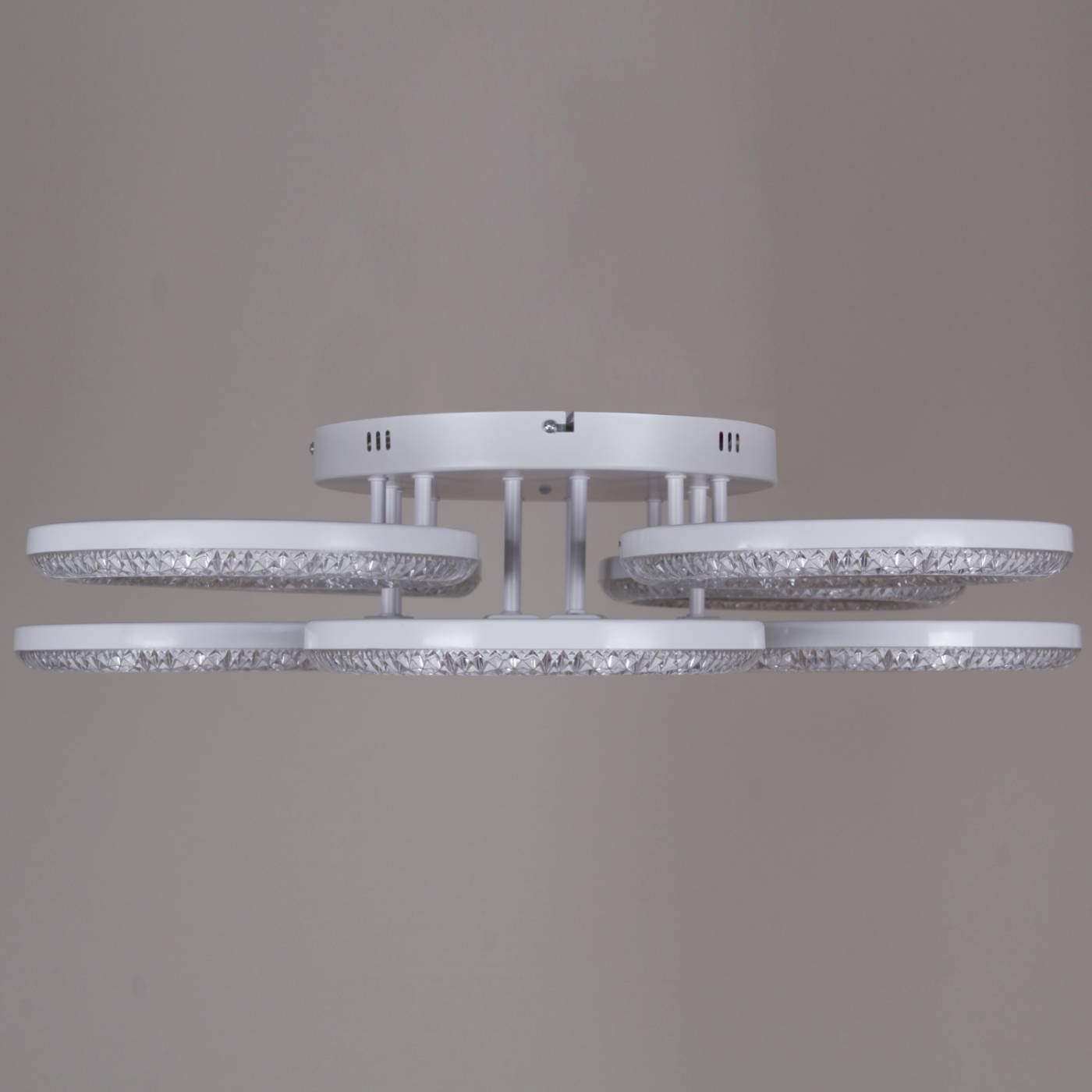 Потолочная люстра Reluce 67120-0.3-4+4C WH
