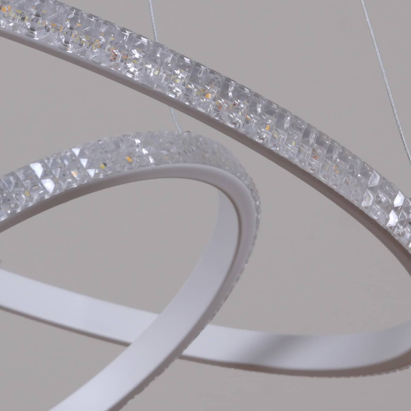 Подвесная люстра Reluce 06315-3.9-02 WH