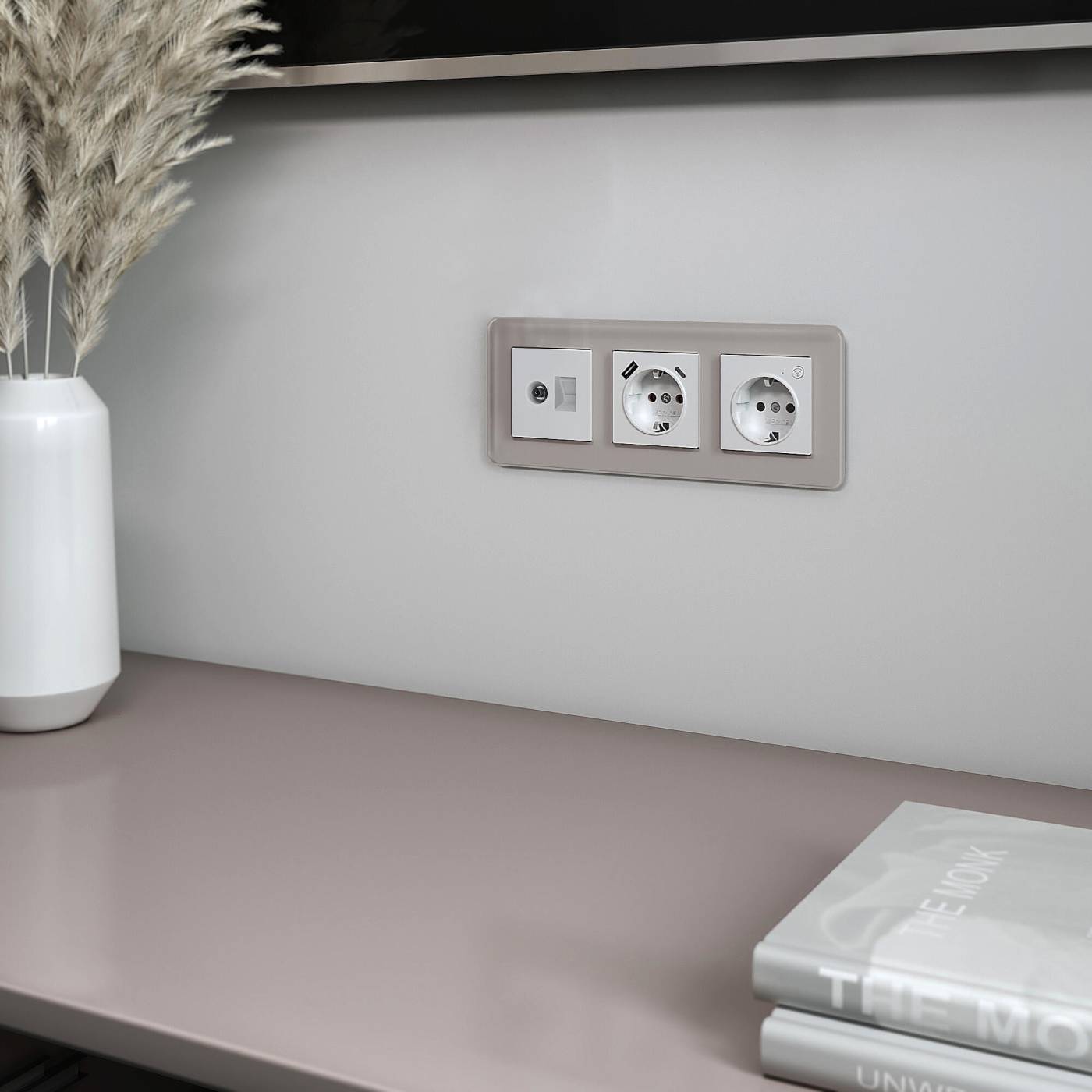 W0032417/ Рамка на 3 поста Elite (дымчатый, стекло) Рамка Werkel Elite дымчатый W0032417/ Рамка на 3 поста Elite (дымчатый, стекло)