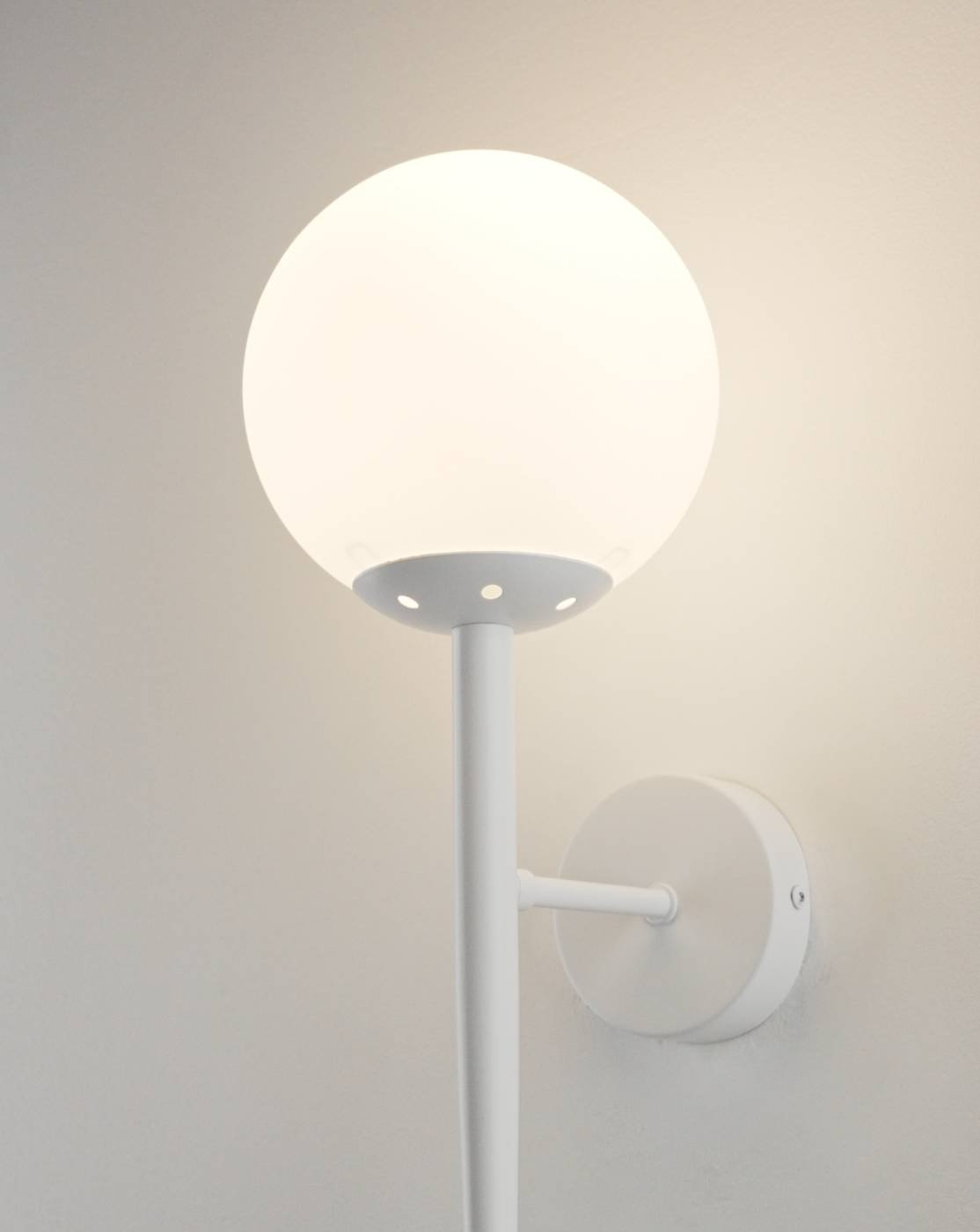 Настенное бра Moderli Scrumbel V11563-1W