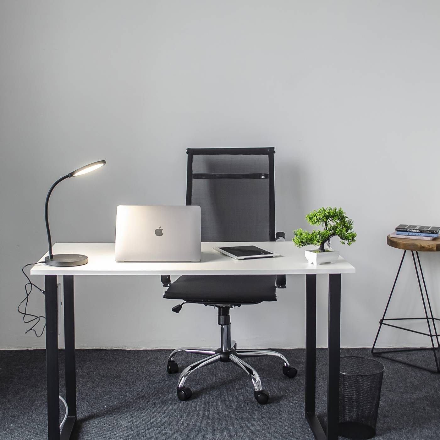 Настольная лампа Uniel TLD-553 Black/LED/400Lm/4500K/Dimmer/USB