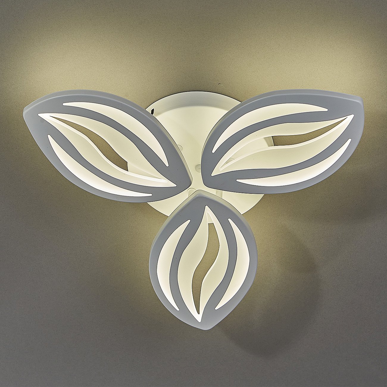 10221/3LED 47W Потолочная люстра Escada Arabica 10221/3LED 47W