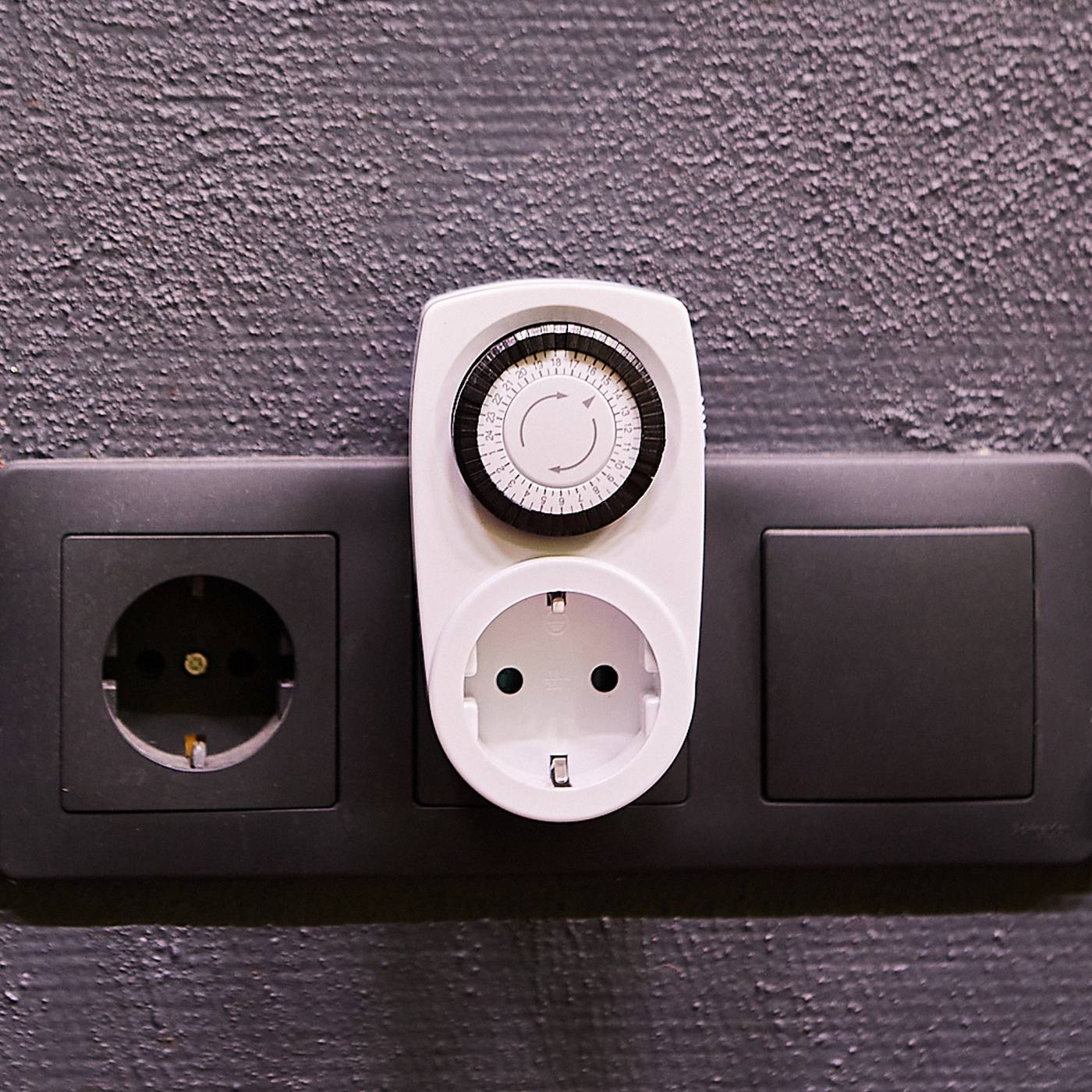 UST-M10 WHITE Таймер механический с розеткой Uniel UST-M10 WHITE