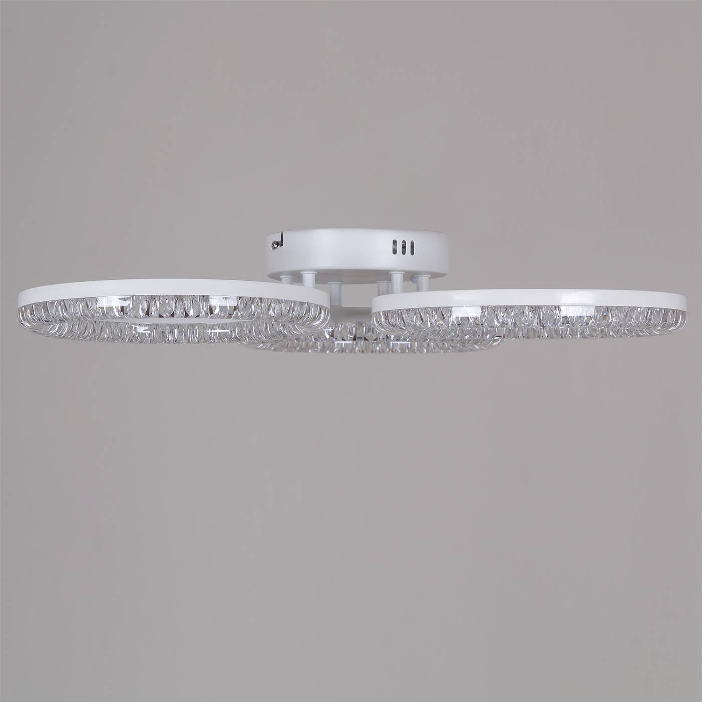 Потолочная люстра Reluce 19847-0.3-03B WH